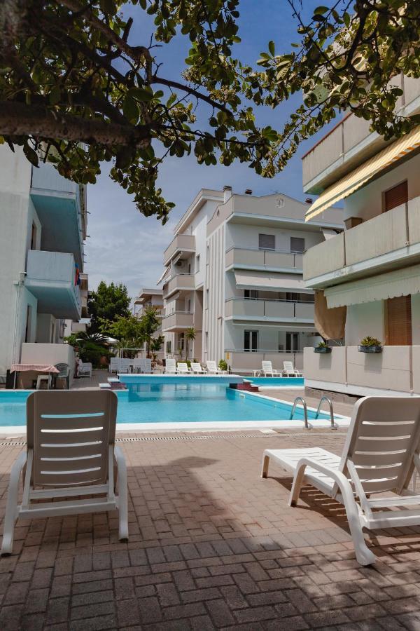 Holiday Club Residence Alba Adriatica Exterior photo